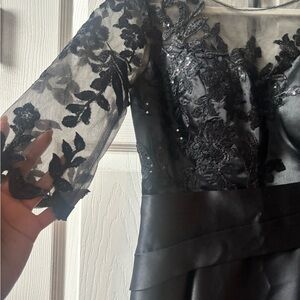 Elegant Black Lace Evening Dress